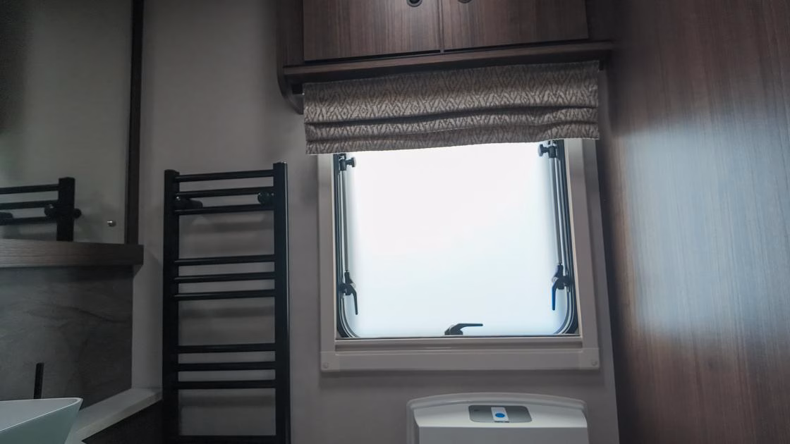 2027 Coachman Laser 855 Xtra
