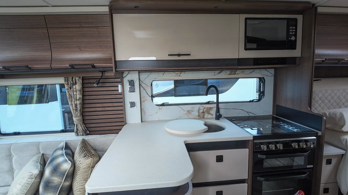 Coachman Lusso III 2027