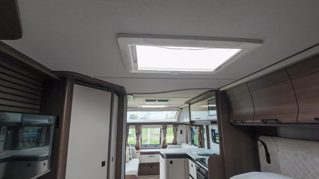 Coachman Lusso III 2027