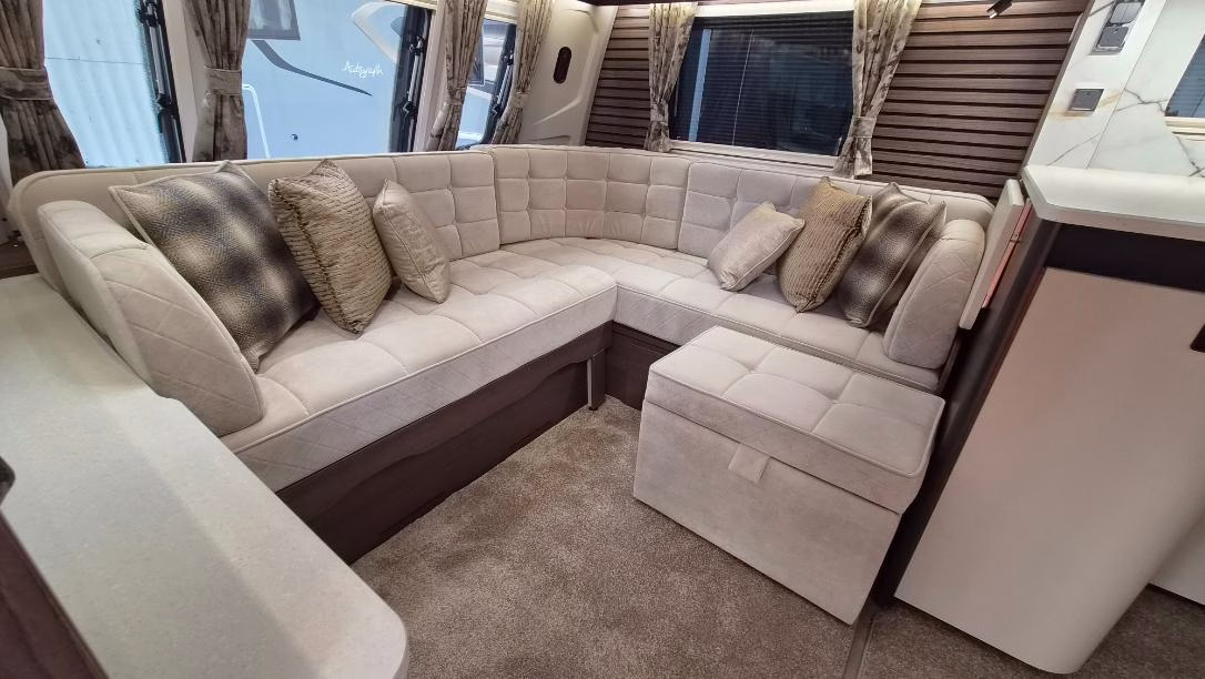 Coachman LUSSO IV 2027