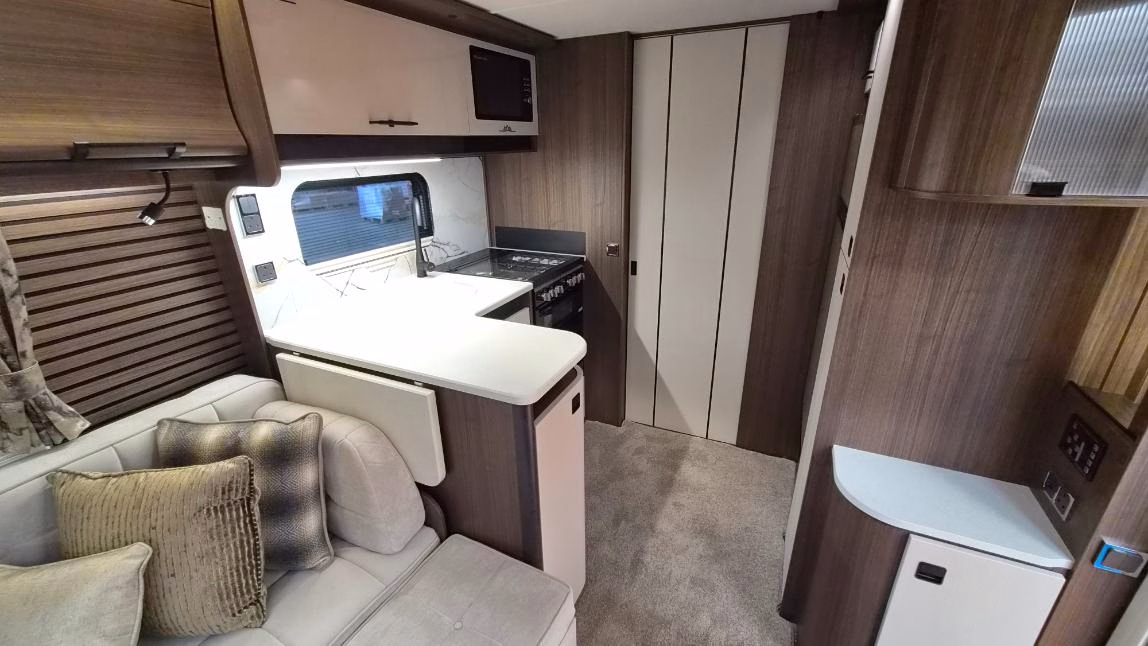 Coachman LUSSO IV 2027