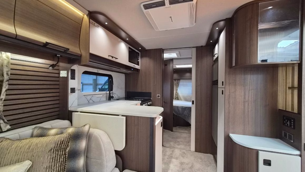 Coachman LUSSO IV 2027