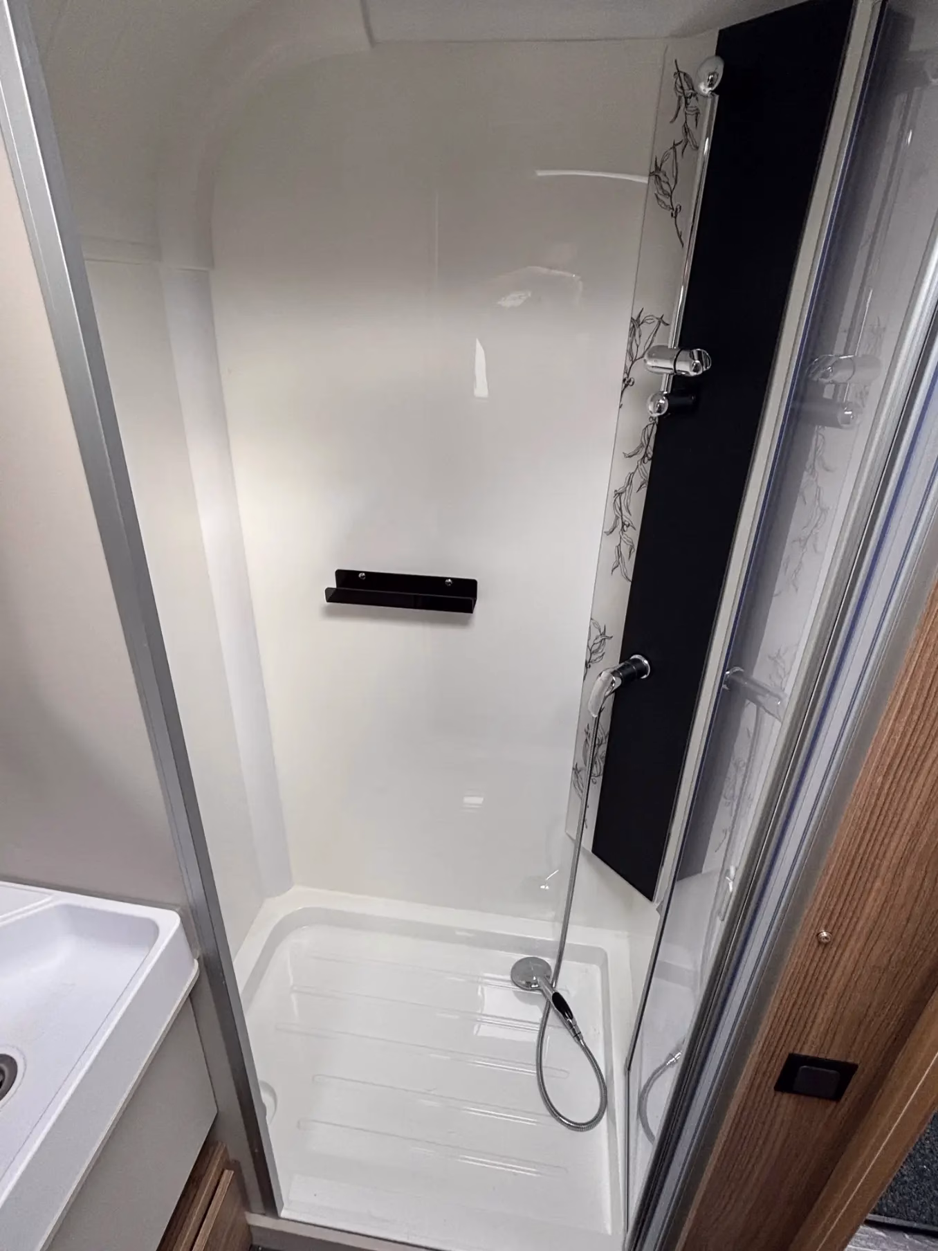 2025 Bailey Unicorn Deluxe Madrid shower