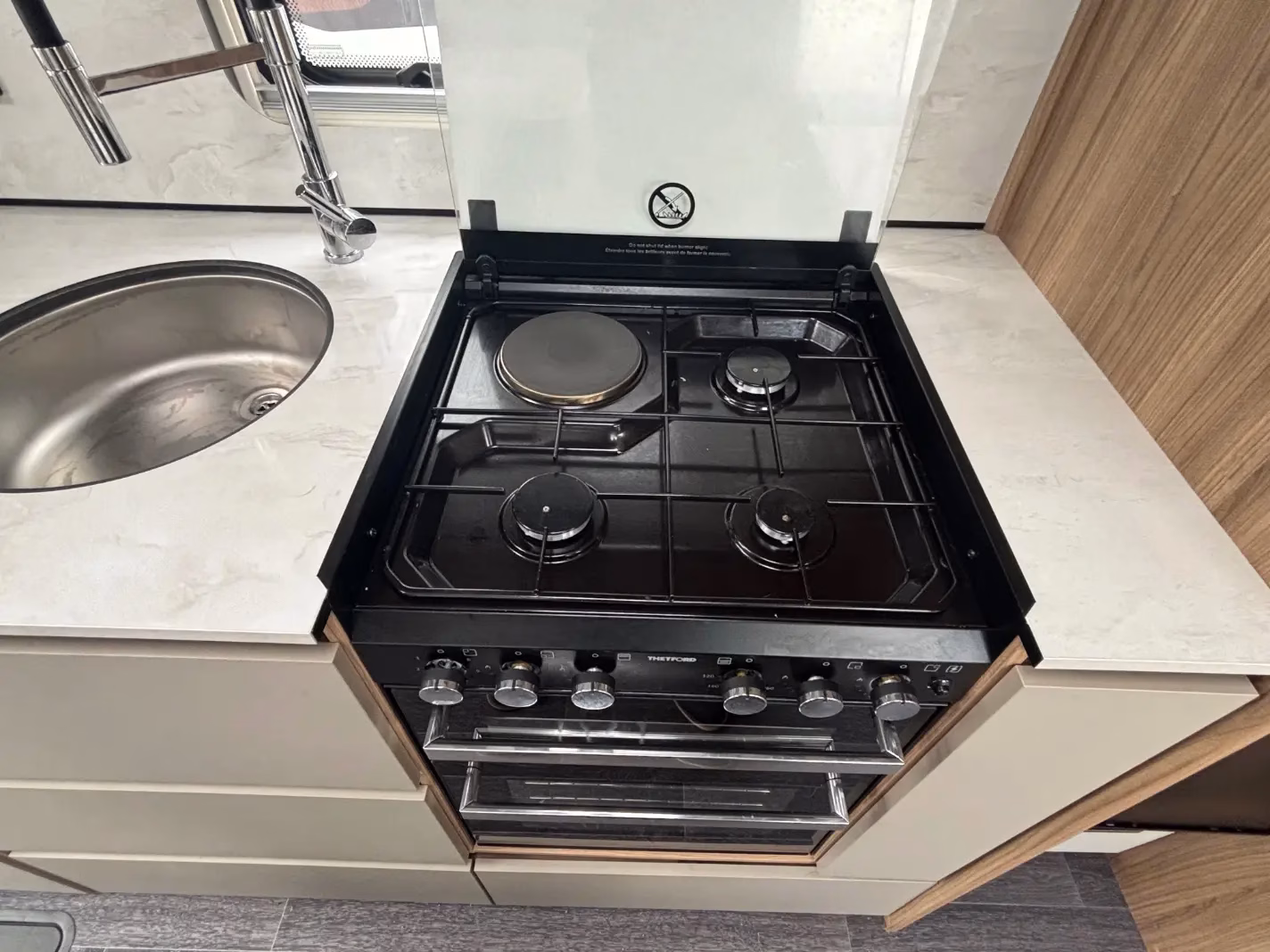 2025 Bailey Unicorn Deluxe Madrid kitchen hob