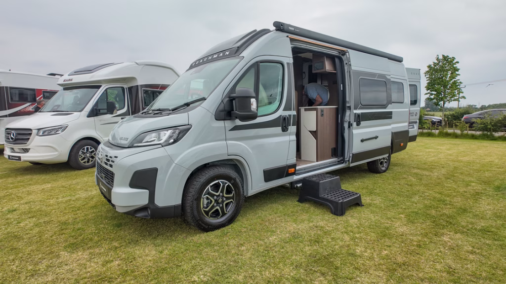 Coachman Veloce VL65 2027 front quarter