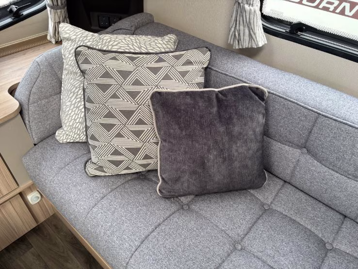 Coachman Acadia 675 2020
