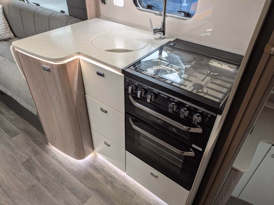 Swift Conqueror 645 Grande 2027