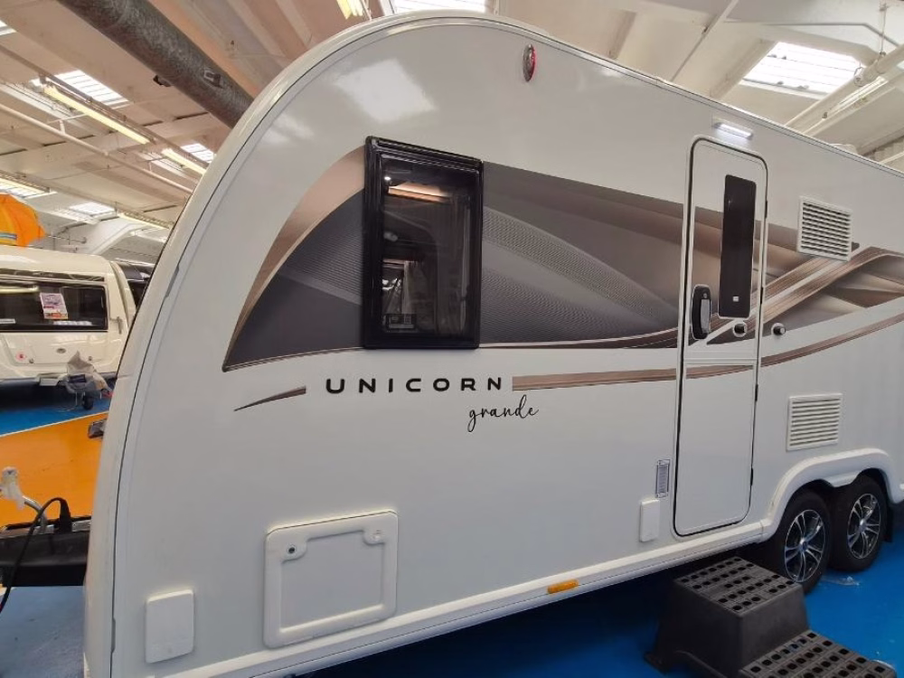 Bailey Unicorn Grande Cornella 2027